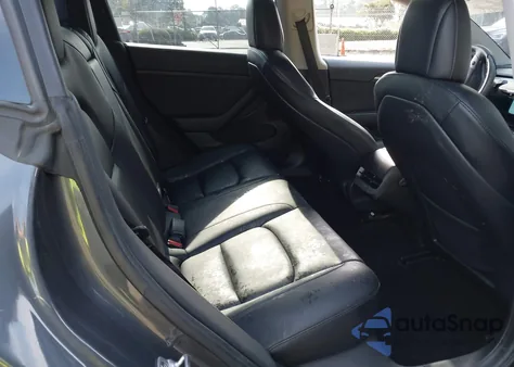 2022 Tesla Model 3 Long Range Dual Motor All-Wheel Drive z USA, uszkodzony, nr VIN 5YJ3E1EB4NF240157